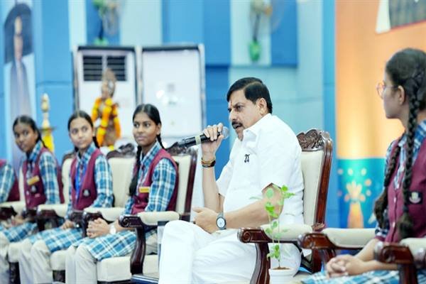 विद्यार्थियों के चेहरे पर मुझे दिखता है भारत का भविष्य : मुख्यमंत्री डॉ. यादव