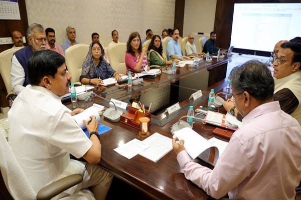 शहरी एवं बड़ी ग्राम पंचायतों के विकास तथा बेहतर प्रबंधन के लिए कार्य योजना बनाने के दिये निर्देश