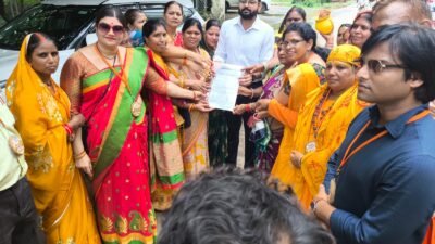 27 जुलाई को निकाली शोभायात्रा, गो सम्मान आह्वान अभियान के तहत गौ वंश की सुरक्षा के लिए सौंपे गए तीन लाख हस्ताक्षरयुक्त ज्ञापन