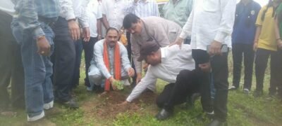 मिशन 100 की शपथ से गूंजा चिरमिरी, 20 बेटियों को साइकिल और 50 पौधों से सजा शिक्षा का उत्सव