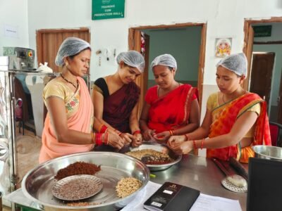 महुआ ने बदली महिलाओं की जिंदगी  वन धन योजना से मिली आत्मनिर्भरता की नई पहचान