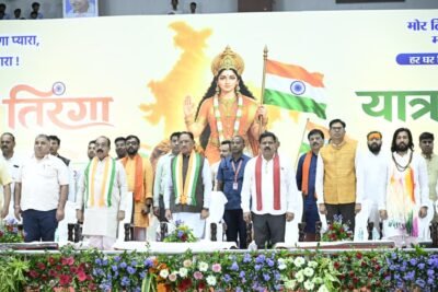 मुख्यमंत्री  विष्णु देव साय ने हाथ में तिरंगा थामकर किया भव्य तिरंगा यात्रा का नेतृत्व