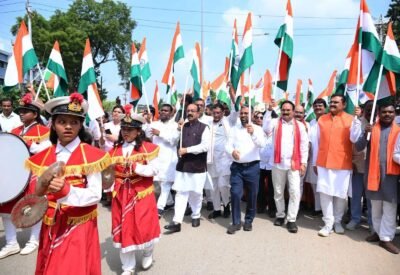 देशभक्ति से ओतप्रोत अप्रतिम उत्साह के साथ निकली तिरंगा यात्रा, उप मुख्यमंत्री श्री अरुण साव हुए शामिल  लहराया गया 92 फीट का तिरंगा