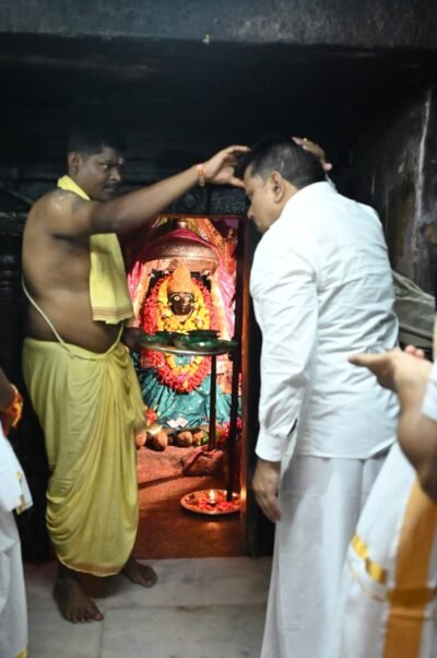 तिरंगा यात्रा के दूसरे दिवस माँ दंतेश्वरी की पूजा-अर्चना कर उप मुख्यमंत्री एवं वन मंत्री ने किया यात्रा का शुभारंभ