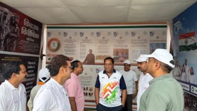 विभाजन की विभीषिका, वंदे मातरम् और तिरंगा यात्रा पर आधारित छायाचित्र प्रदर्शनी का आयोजन महापौर संजय पांडेय, बस्तर कमिश्नर श्री डोमन सिंह सहित अधिकारियों और नागरिकों ने किया अवलोकन