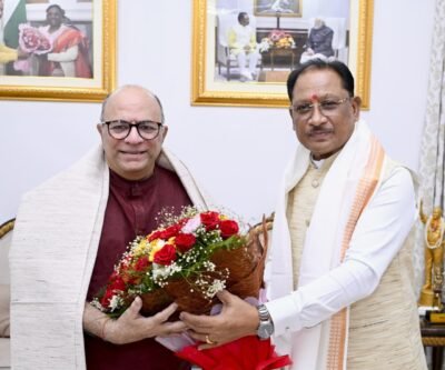 मुख्यमंत्री  विष्णुदेव साय से निर्माता-निर्देशक डॉ. चंद्रप्रकाश द्विवेदी ने की सौजन्य मुलाकात