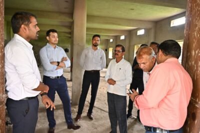 कलेक्टर ने मगरलोड क्षेत्र में विकास कार्यों की जमीनी हकीकत परखी