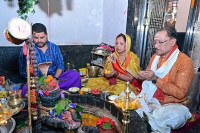 मुख्यमंत्री  विष्णुदेव साय ने सावन सोमवार और नागपंचमी पर श्री फलेश्वरनाथ महादेव की पूजा-अर्चना की