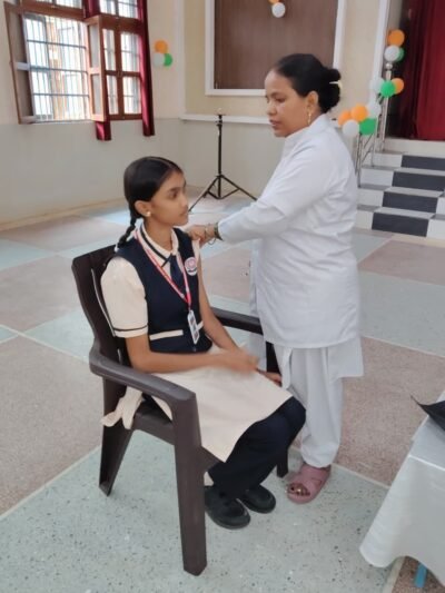 दशमेश पब्लिक स्कूल अंबिकापुर में 15 छात्राओं का एचपीवी टीकाकरण संपन्न