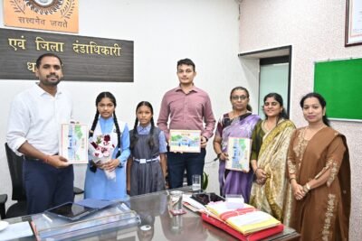 शिव सिंह वर्मा स्कूल के बच्चों ने तैयार की हस्तलिखित पत्रिका ‘गुंजन’, कलेक्टर श्री मिश्रा ने की सराहना