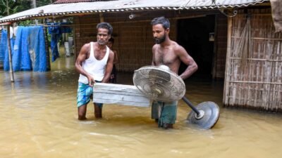 असम बाढ़ का कहर: 80 लोगों की मौत, 379 गांव पानी में डूबे, 1.92 लाख से ज्यादा लोग प्रभावित