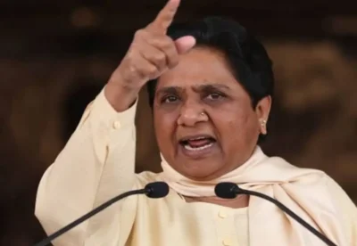 ‘दलित होने की वजह से किया मंच का शुद्धीकरण?’, मायावती के बयान से गरमाई राजनीति, RSS प्रमुख से दखल की मांग