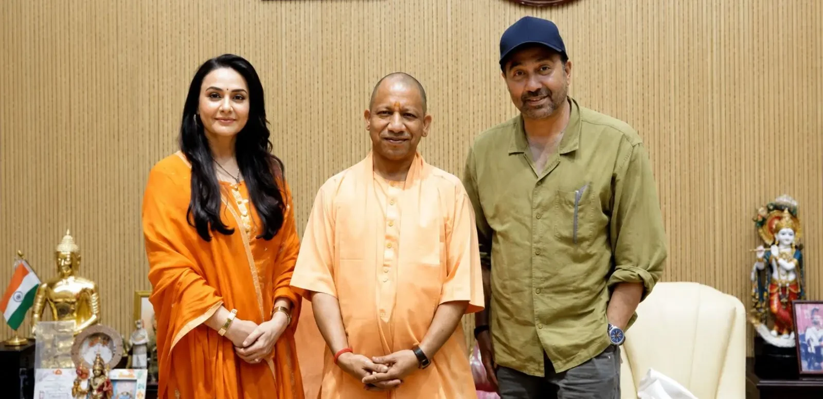 ‘ढाई किलो का हाथ’ लेकर लखनऊ पहुंचे सनी देओल, प्रीति जिंटा भी साथ: योगी से हुई खास मुलाकात