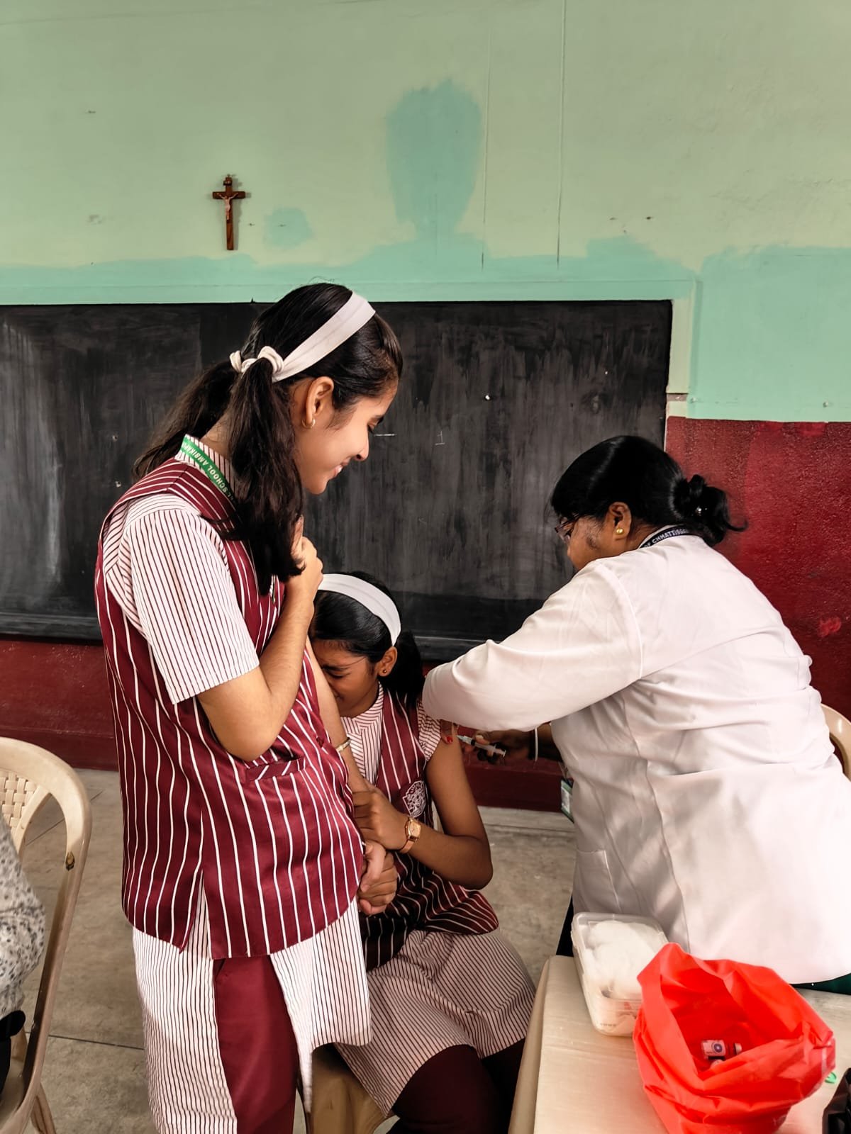 एचपीवी विशेष टीकाकरण सप्ताह 2.0 के तहत कार्मेल स्कूल में 41 छात्राओं का टीकाकरण