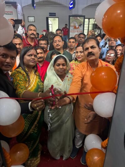 सरगुजा संभाग के 850 तीर्थयात्री अयोध्या धाम दर्शन के लिए विशेष ट्रेन से रवाना महापौर मंजूषा भगत ने हरी झंडी दिखाकर विशेष ट्रेन को किया रवाना