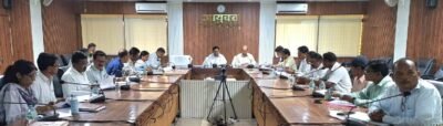 ड्रॉप आउट बच्चों को पुनः स्कूल से जोड़ने करें सकारात्मक प्रयास -कमिश्नर डोमन सिंह
