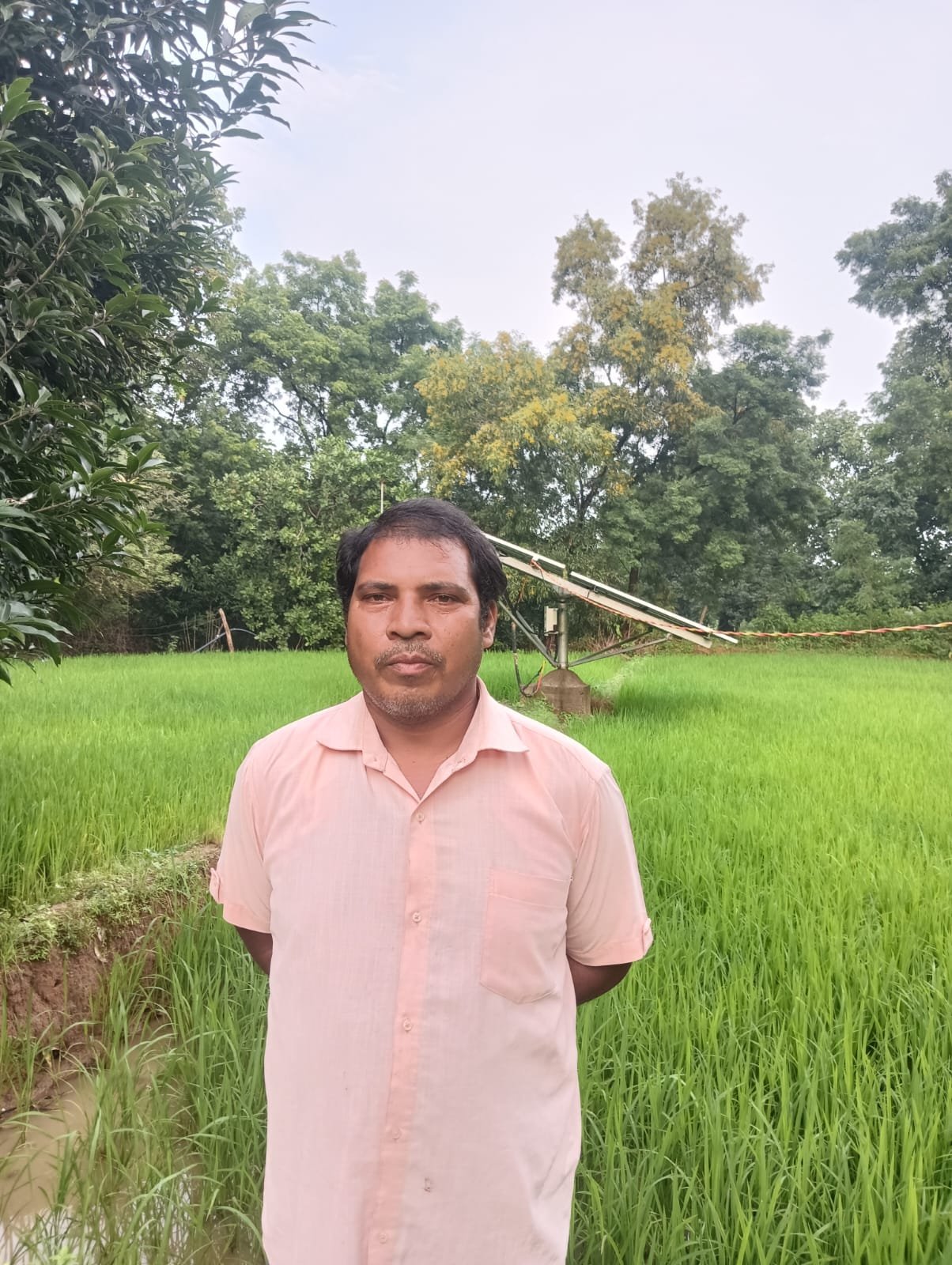 सौर सिंचाई पंप ने खोली खेती की नई राह, अब दो एकड़ खेत में सालभर फसल से बढ़ रही अब्राहम कुजूर परिवार की आमदनी