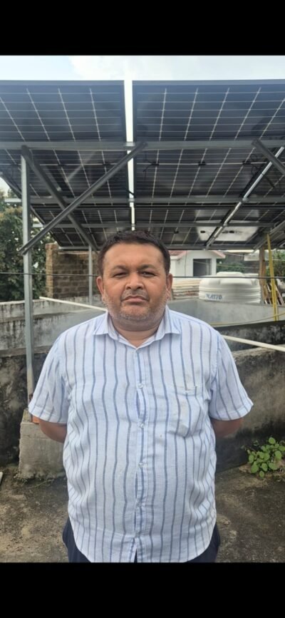 सौर ऊर्जा को अपनाकर राहुल ने ऊर्जा आत्मनिर्भरता और पर्यावरण संरक्षण की दिशा में बढ़ाया कदम