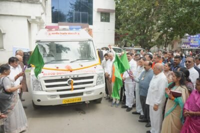 कोरबा में उप मुख्यमंत्री अरुण साव ने ब्लड डोनेशन वैन को हरी झंडी दिखाकर किया रवाना