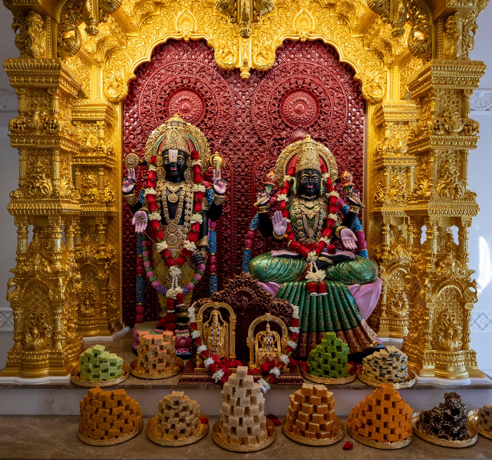 समग्र यूरोप को मिला अनूठा आध्यात्मिक उपहार ● फ्रांस में हुआ देश के पहले पारंपरिक हिंदू मंदिर का भव्य प्रतिष्ठा महोत्सव संपन्न