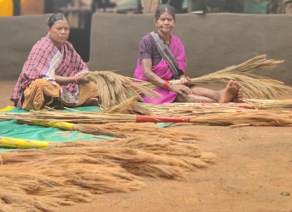 अबुझमाड़ की नई सुबह: जब जंगलों की छांव से निकलकर स्वावलंबन की मिसाल बनीं नारायणपुर की महिलाएं