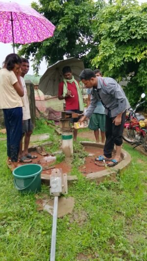 शेष लेख बारिश के मौसम में हर बूंद की सुरक्षा, धमतरी में पेयजल गुणवत्ता की चौकस निगरानी   स्रोत से घर तक सुरक्षित पेयजल की निगरानी, क्लोरीनेशन से लेकर प्रयोगशाला जांच तक बहुस्तरीय व्यवस्था                
