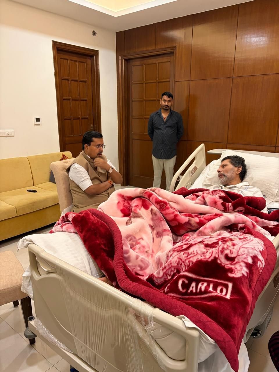 भाजपा राष्ट्रीय अध्यक्ष नितिन नवीन ने की प्रदेश अध्यक्ष किरण देव से सौजन्य भेंट, जाना स्वास्थ्य का हाल