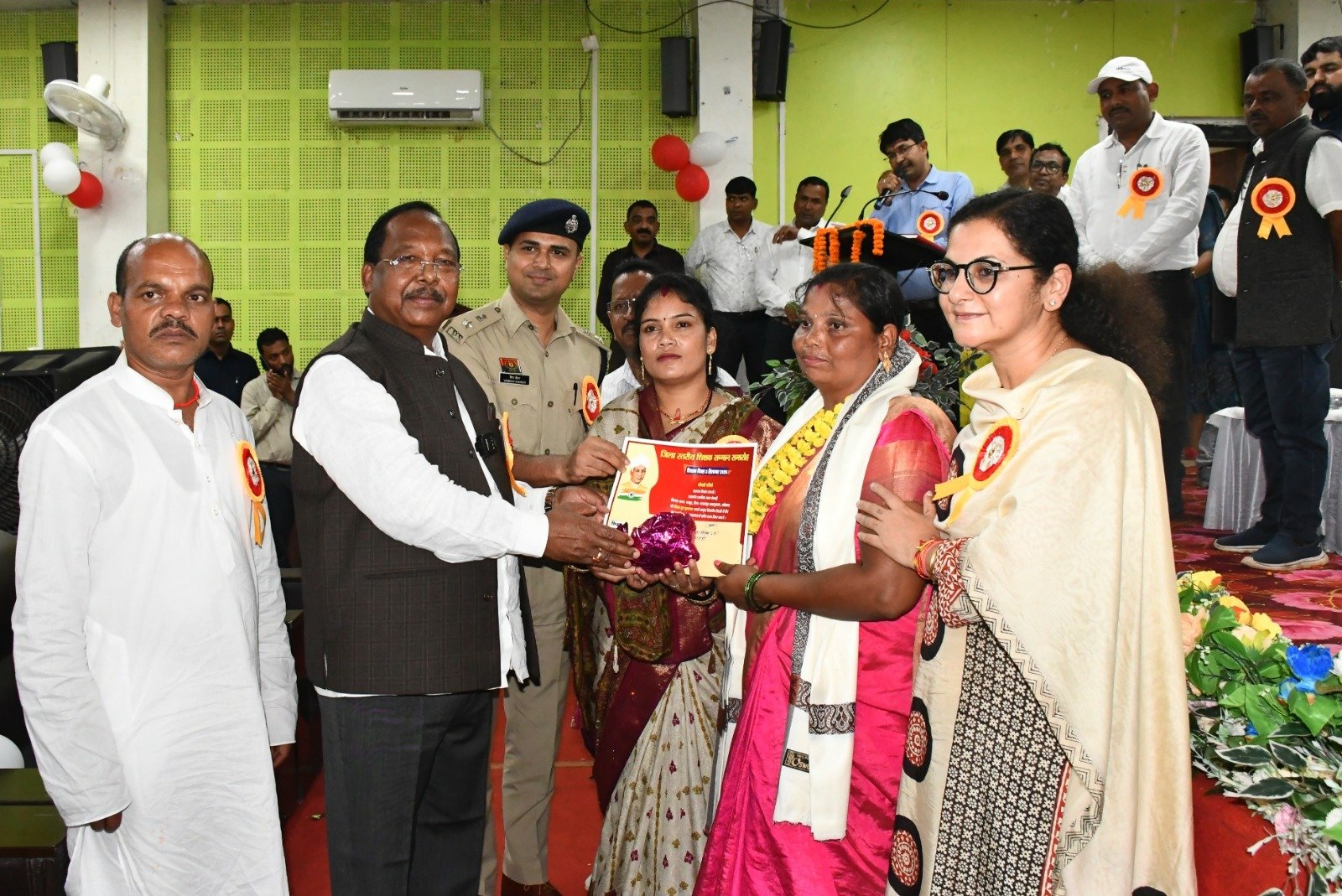शिक्षक दिवस पर बलरामपुर में जिला स्तरीय समारोह- 21 उत्कृष्ट शिक्षक ज्ञानदीप और शिक्षादूत पुरस्कार से सम्मानित