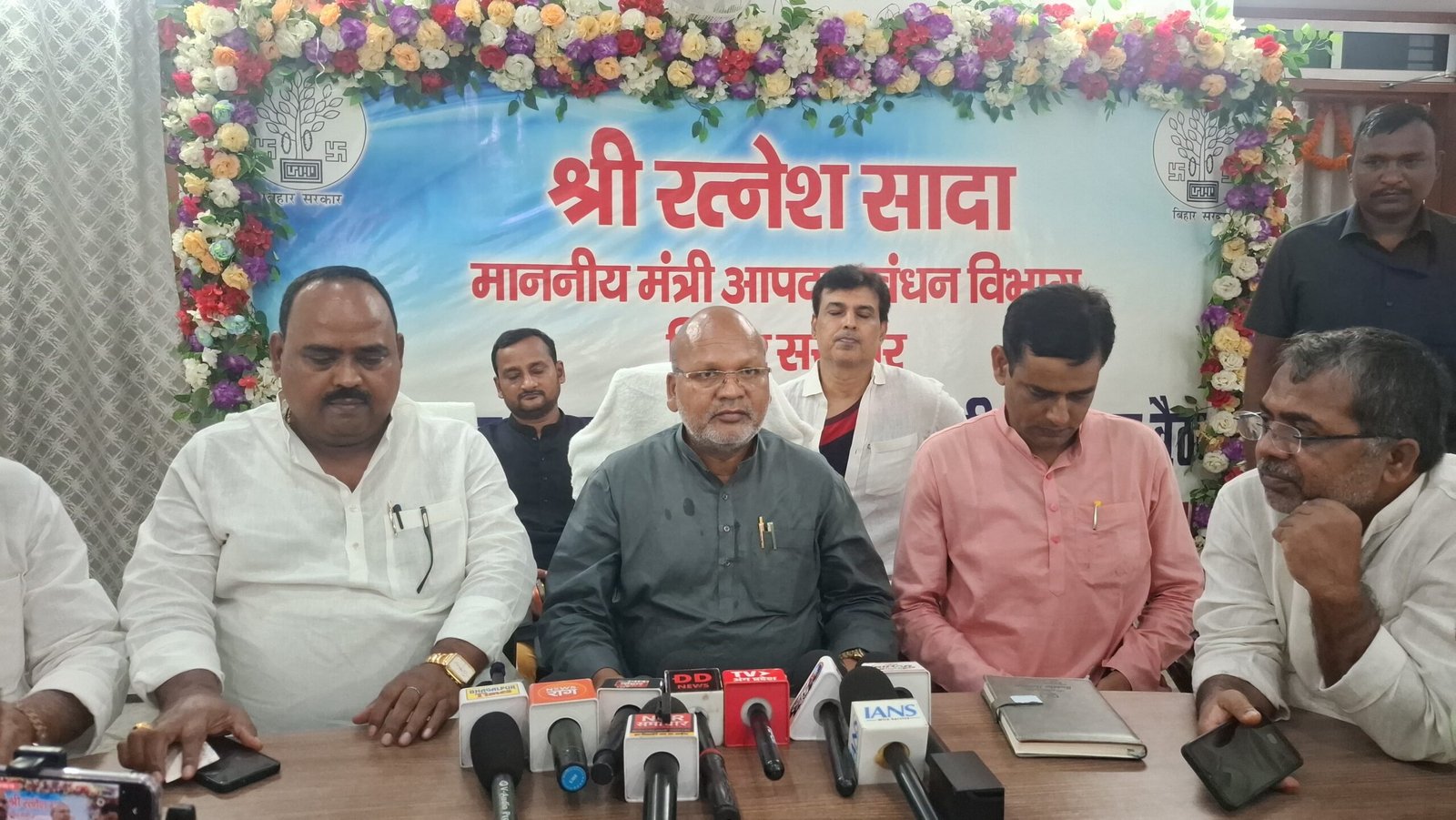 Video NEWS,भागलपुर में बाढ़ राहत पर मंत्री रत्नेश सदा सख्त, बोले, कोई पीड़ित राहत से वंचित रहा तो तय होगी