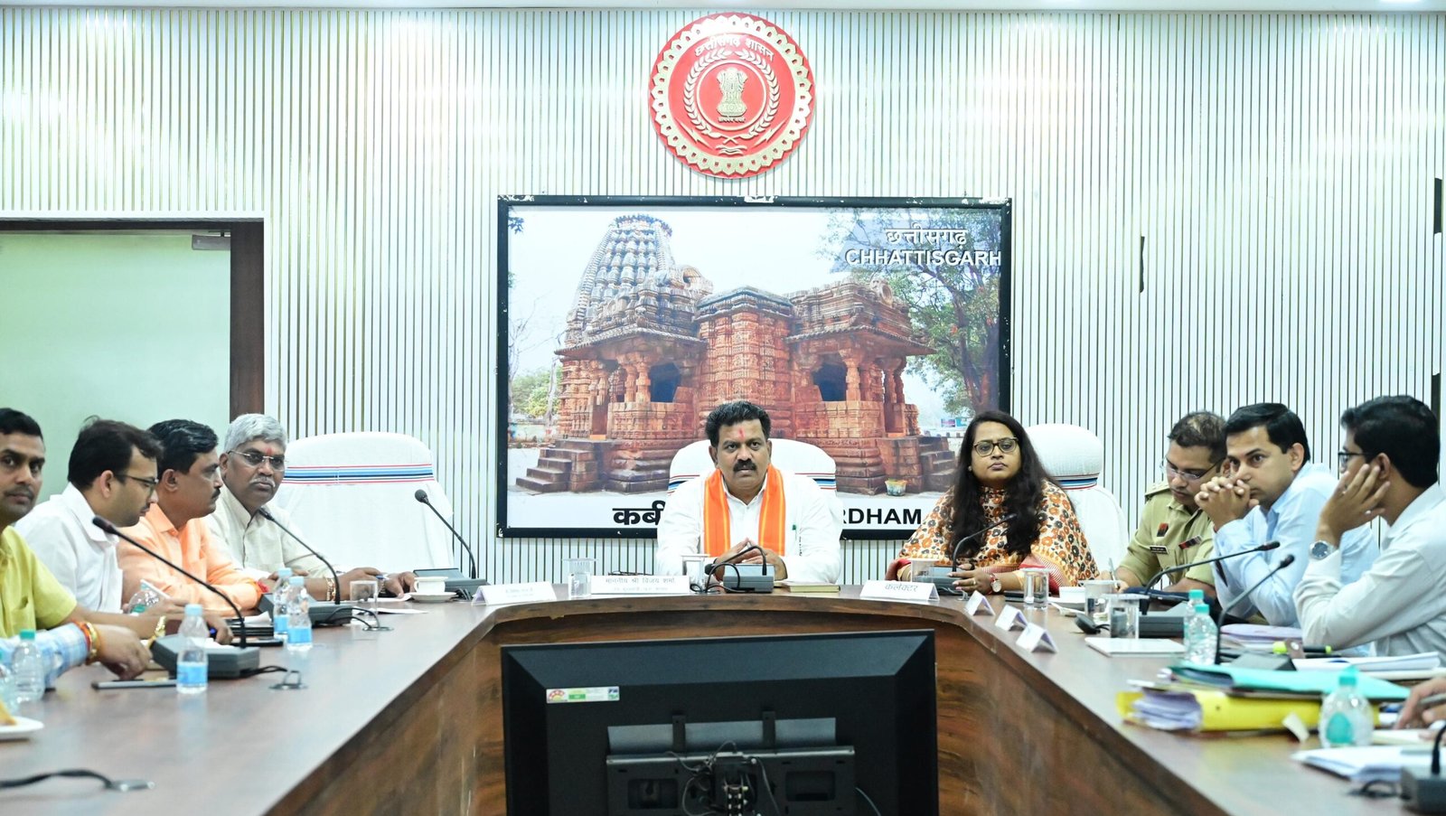 उप मुख्यमंत्री विजय शर्मा ने कबीरधाम में ली गौ सेवकों एवं अधिकारियों की बैठक