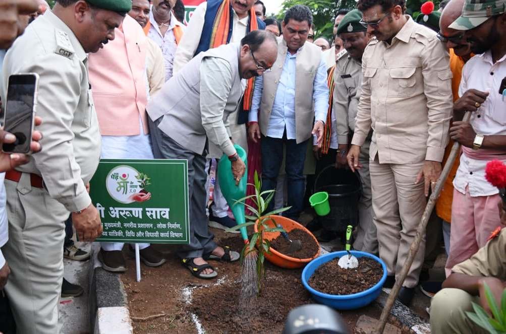 मां के सम्मान में लगाया गया प्रत्येक पौधा प्रकृति संरक्षण के संकल्प का प्रतीक – अरुण साव