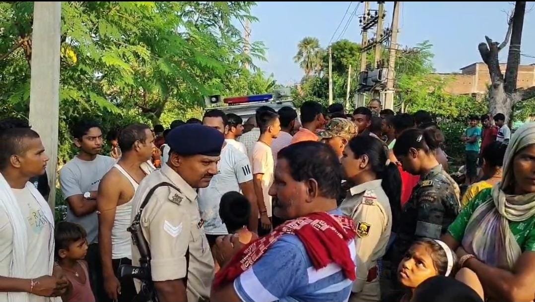 भागलपुर गंगा का जलस्तर बढ़ा डूबकर 5 की मौत गांव में छाया मातम कुछ दिन पूर्व ही मुख्यमंत्री,सांसद आपदा मंत्री ने किया था गंगा कटाव क्षेत्र दौरा