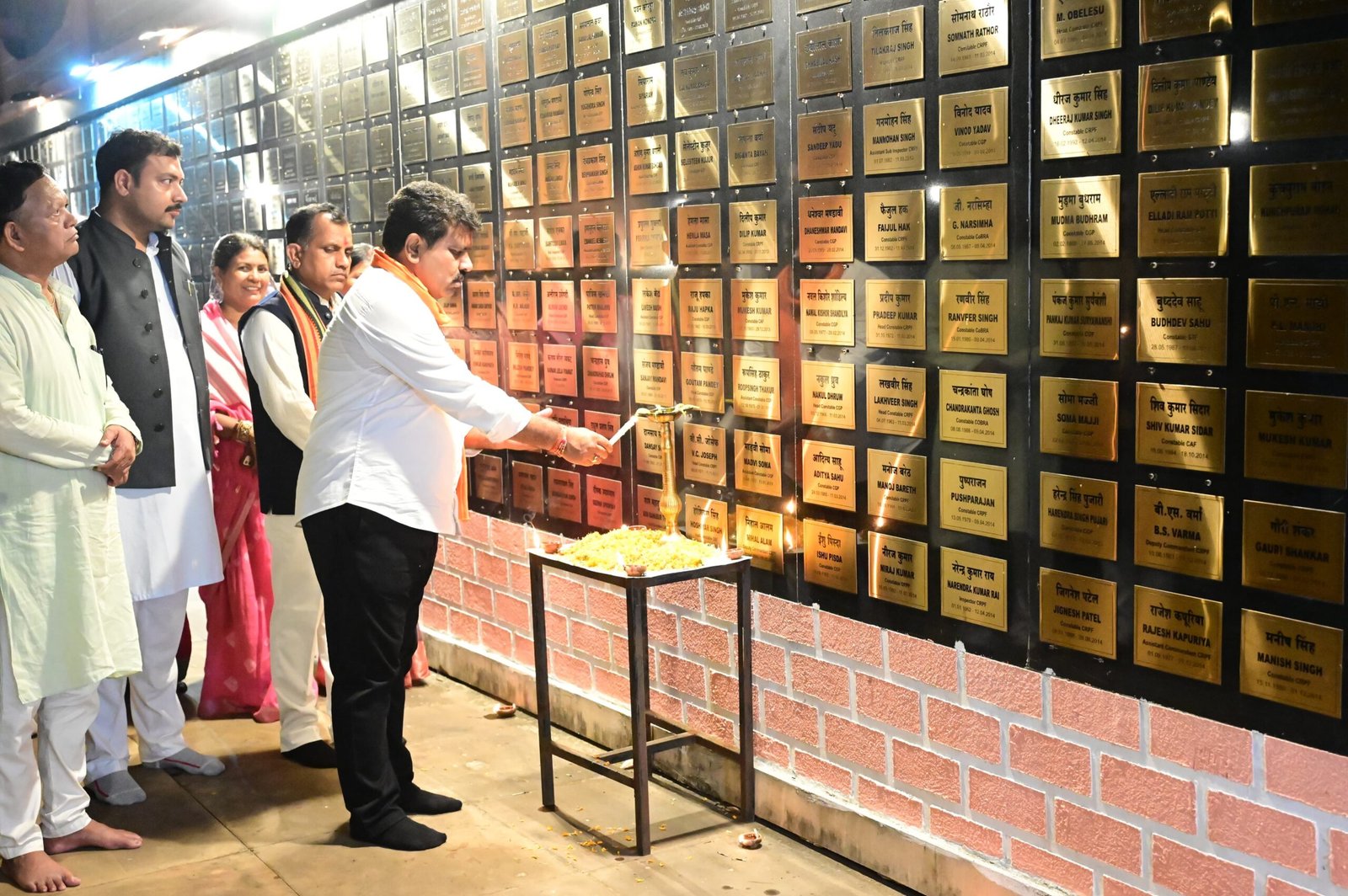 सेवा संकल्प अभियान के तहत बस्तर के अमर वाटिका पहुंचे उप मुख्यमंत्री विजय शर्मा, शहीदों को किया नमन