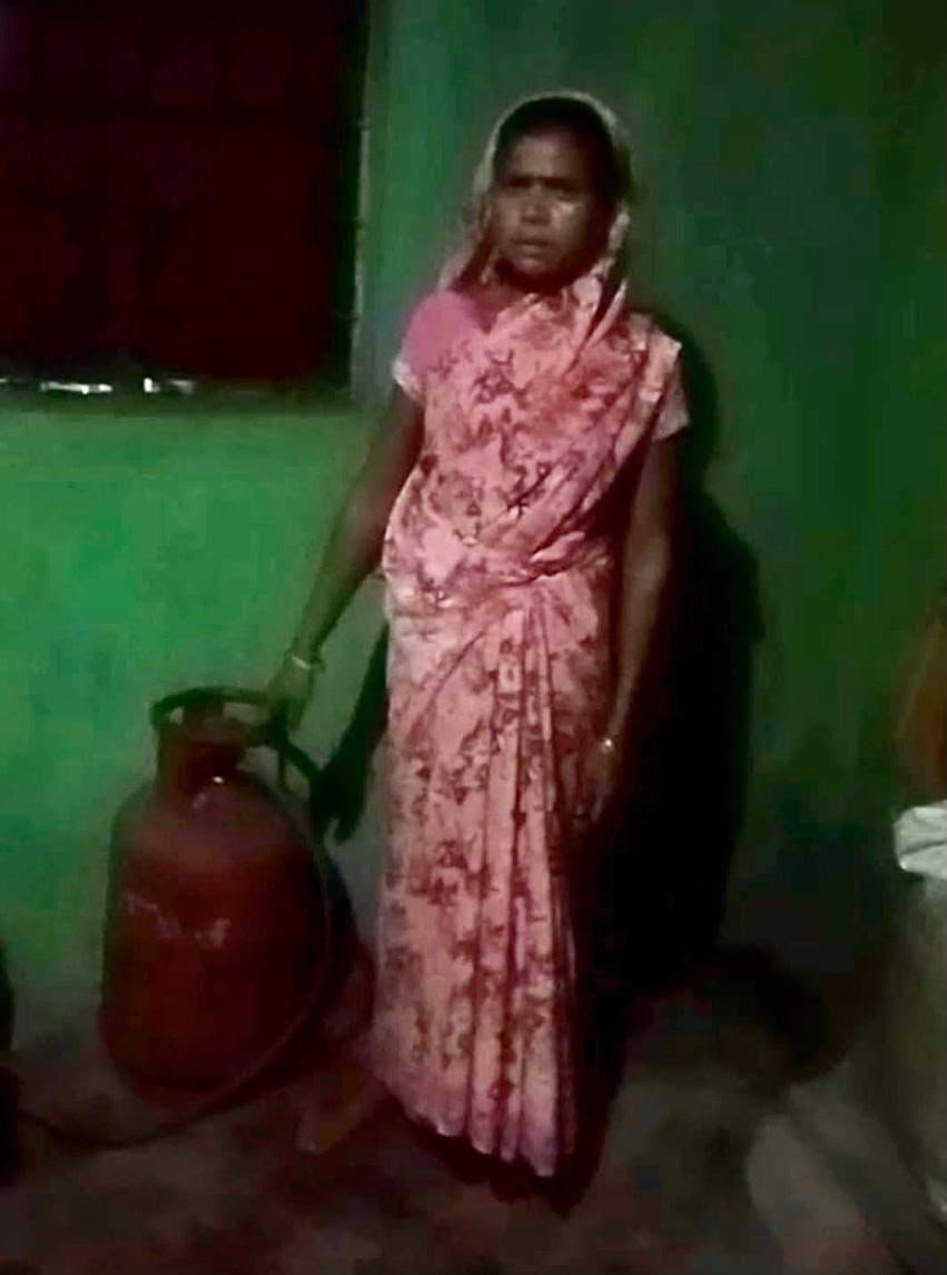 सेवा संकल्प अभियान* *उज्ज्वला योजना ने बदली रतना की जिंदगी, चूल्हे के धुएं और लकड़ी के बोझ से मिली स्थायी मुक्ति*
