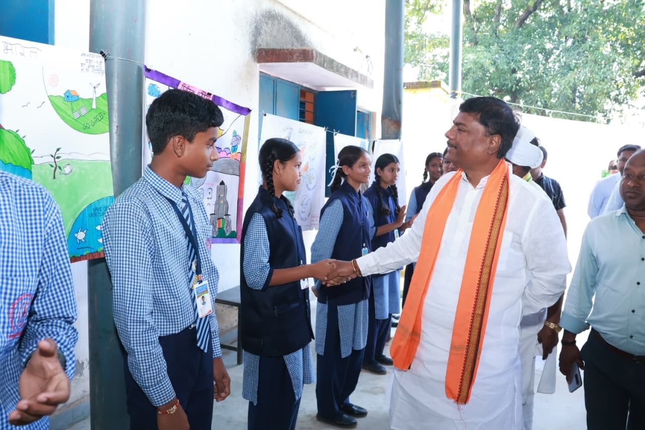 मेरे सपनों का भारत’ चित्रकला एवं भाषण प्रतियोगिता में बच्चों ने दिखाई प्रतिभा  वन मंत्री  केदार कश्यप ने बढ़ाया बच्चों का उत्साह