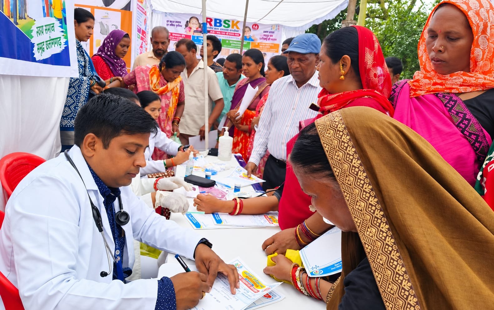 सेवा संकल्प अभियान में स्वास्थ्य सेवा का संकल्प, जिला चिकित्सालय में लगा मेगा स्वास्थ्य शिविर