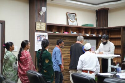 कलेक्टर  रोहित व्यास ने जनदर्शन में सुनी आमजन की समस्याएं