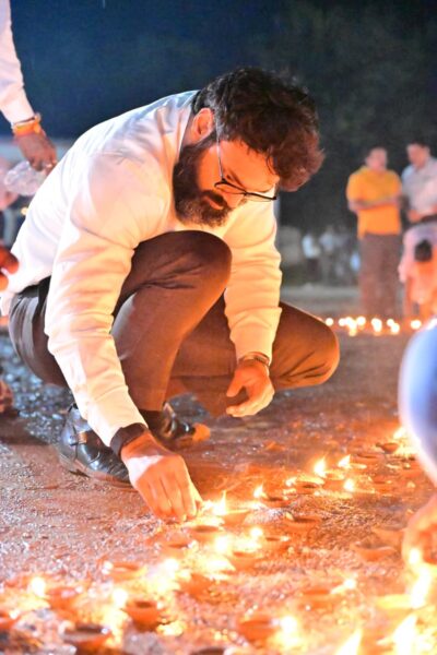 सेवा संकल्प अभियान की शुरुआत, 65 हजार दीपों से जगमगाया रणजीता स्टेडियम