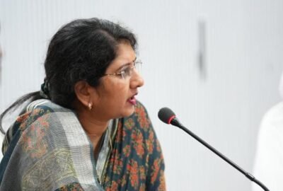 कवर्धा के बैगा अंचल में डॉ. वर्णिका शर्मा ने लगाई बाल चौपाल 2.0, बच्चों से सीधे संवाद कर जानी समस्याएं
