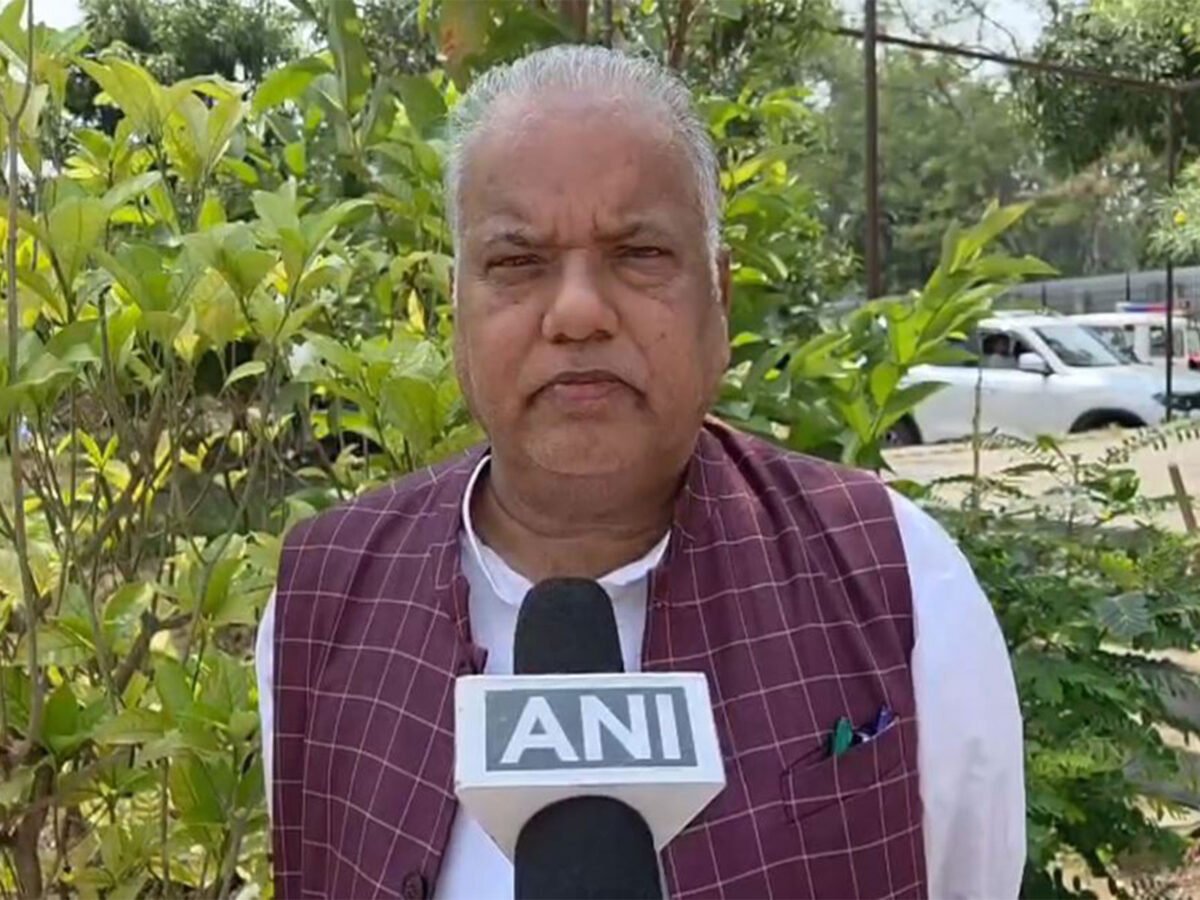 एक महीने का वेतन मुख्यमंत्री राहत कोष में अंशदान करें : श्रवण कुमार,