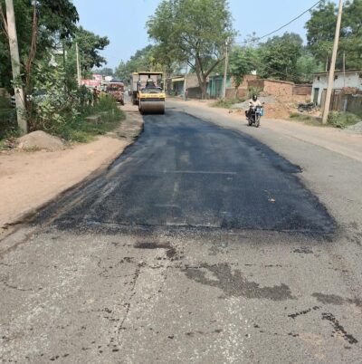 बारिश से क्षतिग्रस्त सड़कों की मरम्मत शुरू, 154 किलोमीटर मार्गों पर होगा बीटी पैच कार्य लोक निर्माण विभाग ने चार उपसंभागों के लिए 280.05 लाख रुपये किए स्वीकृत; दिसंबर तक कार्य पूरा करने का लक्ष्य
