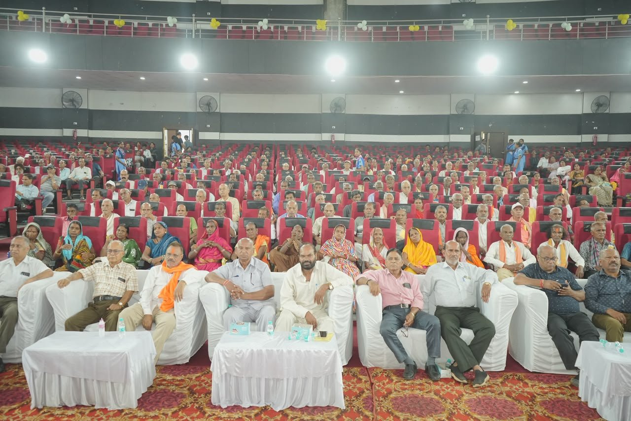 सम्मान, स्नेह और शुभकामनाओं के साथ कैबिनेट मंत्री लखन लाल देवांगन के आतिथ्य में मनाया गया अंतर्राष्ट्रीय वृद्धजन दिवस