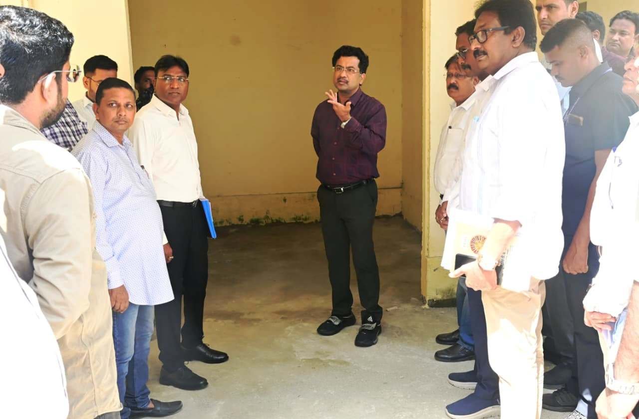 प्रमुख सचिव सोनमणि बोरा ने पीएम आवास और ई-बस सेवा के निर्माणाधीन कार्यों का किया निरीक्षण