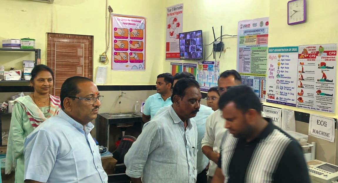 संयुक्त संचालक डॉ. केके नाग तथा सीएमएचओ डॉ. नेतराम नवरतन ने सामुदायिक स्वास्थ्य केन्द्र डोंगरगांव एवं डोंगरगढ़ का किया निरीक्षण