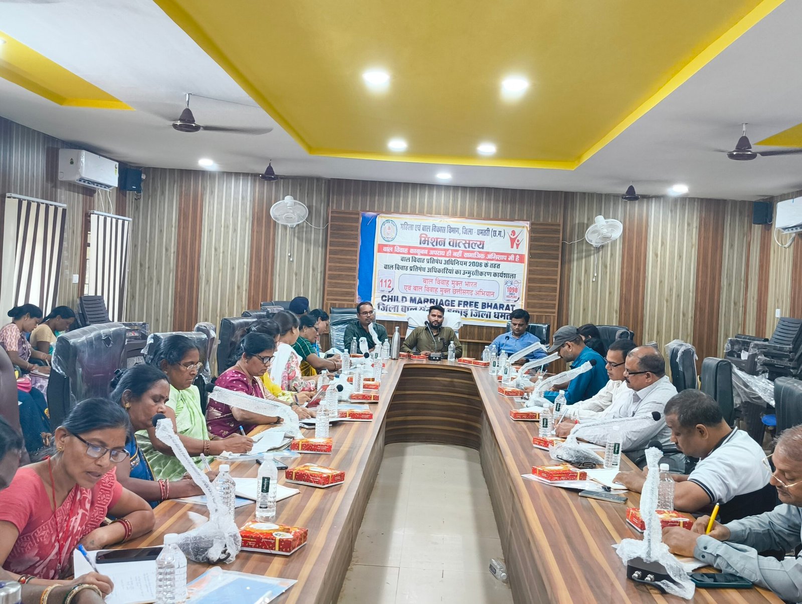 बाल विवाह रोकने पंचायत सचिवों, शिक्षकों और पुलिस अधिकारियों को दिया प्रशिक्षण