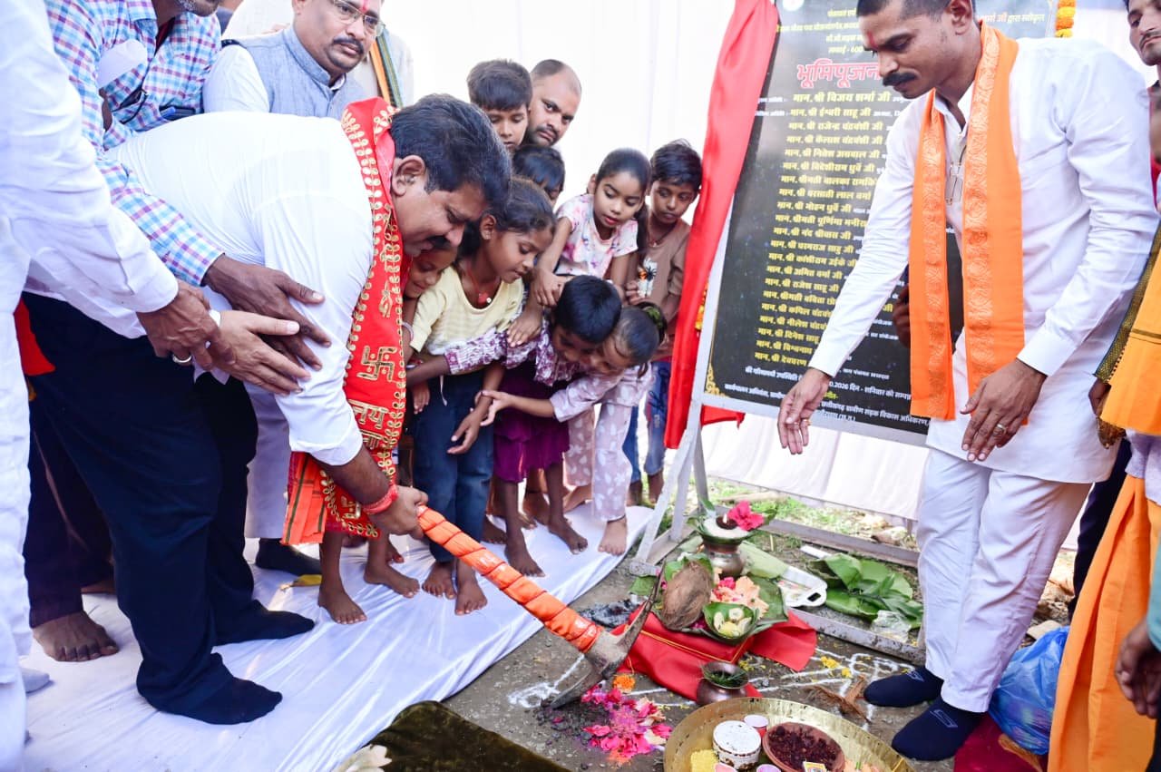 उप मुख्यमंत्री विजय शर्मा ने तीन गांवों में 1.55 करोड़ रुपए के गौरव पथ निर्माण का किया भूमिपूजन