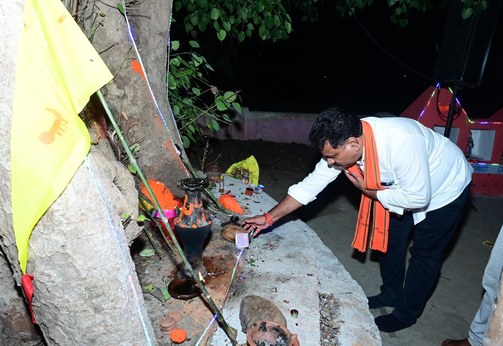 माता की भक्ति में रमे उप मुख्यमंत्री विजय शर्मा, हाथों में मंजीरा लेकर ग्रामीणों के साथ गाए जसगीत