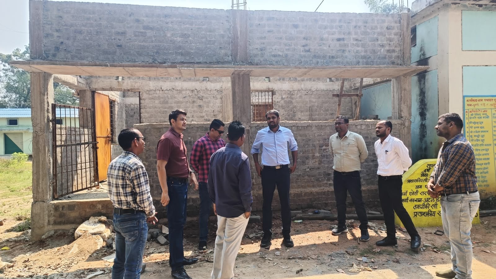 कमार जनजाति के लिए आजीविका और रोजगार के नए अवसर विकसित करेगा डुगली का व्यावसायिक परिसर ,कलेक्टर मिश्रा ने किया निरीक्षण 