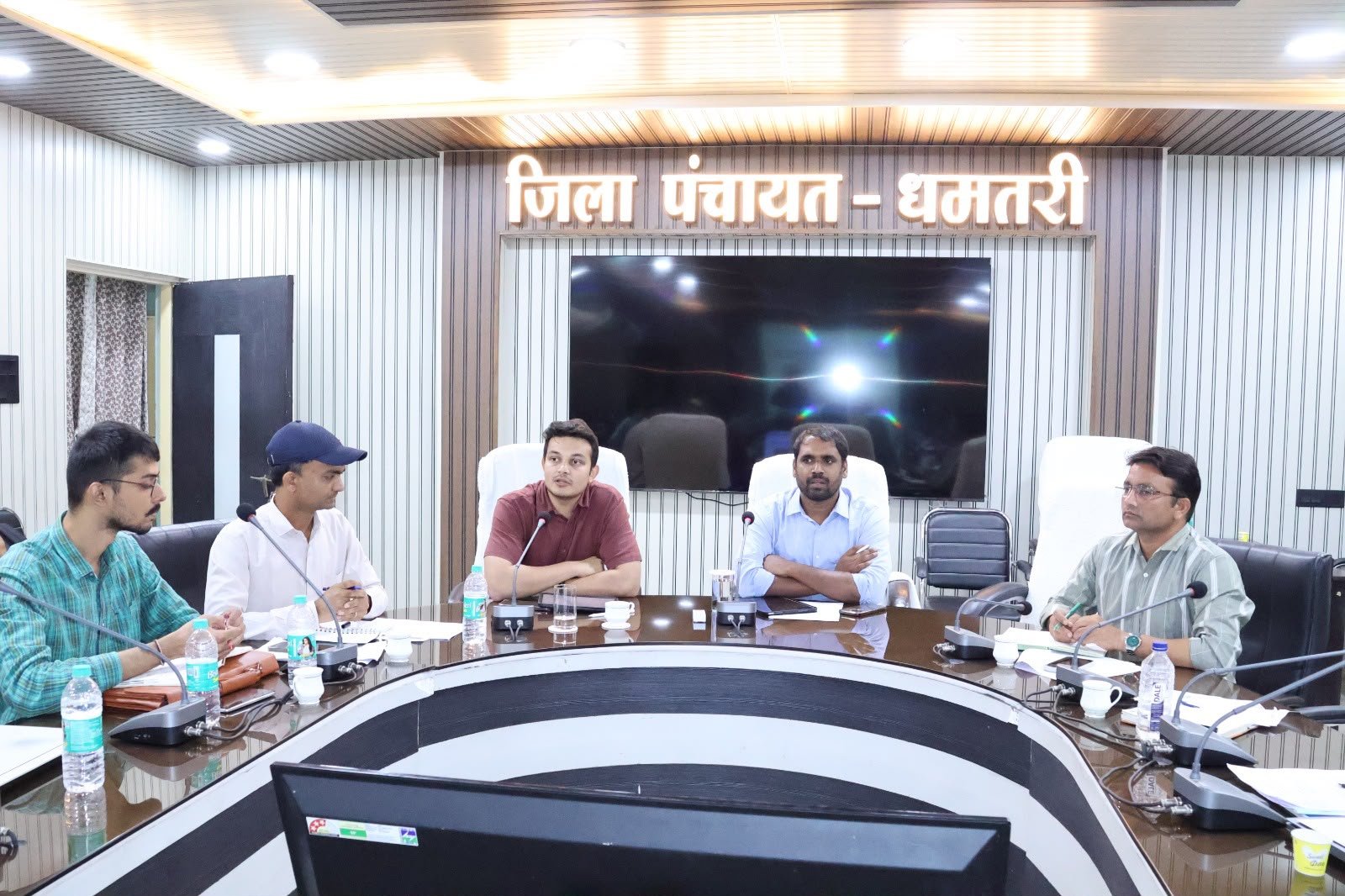 आजीविका संवर्धन की परियोजनाओं को समयबद्ध और परिणाममूलक बनाने कलेक्टर अबिनाश मिश्रा ने दिए निर्देश