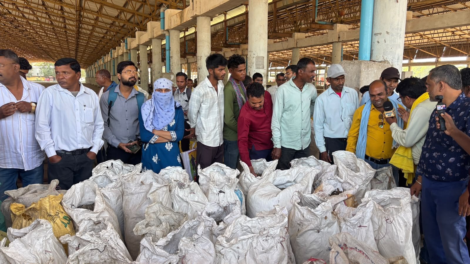 धमतरी की वनोपज मंडी में औषधीय उत्पादों के कारोबार को मिल रहा विस्तार